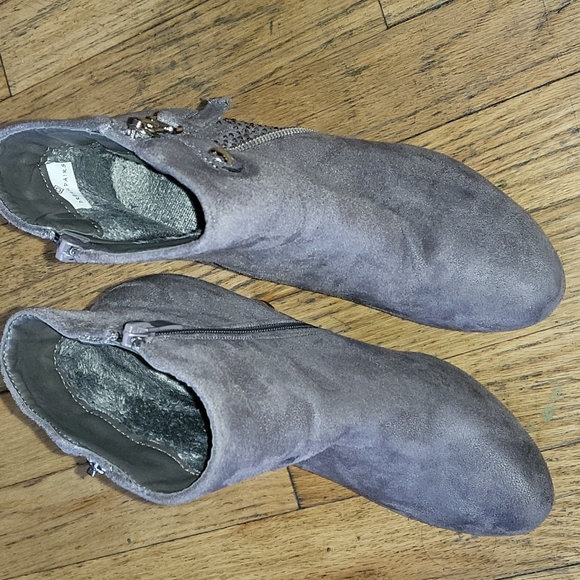 Dream Paris suede gray Boots with Gemstone Accent size 6 - Picture 5 of 7